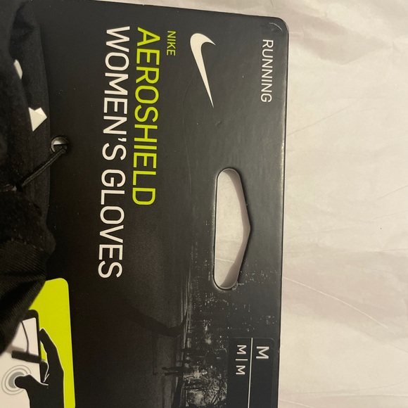 Nike Aeroshield Women’s gloves - Picture 2 of 4